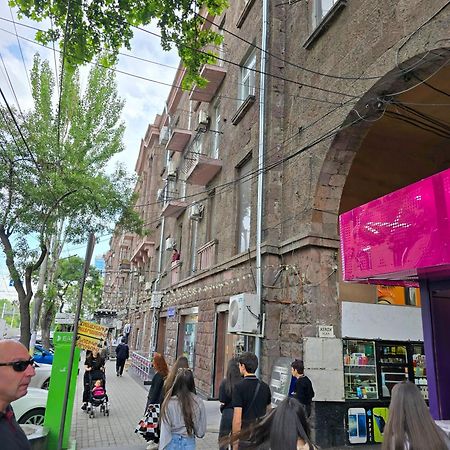 Прекрасная 4-Ех Комнатная Квартира В Самом Центре Ereván Exterior foto